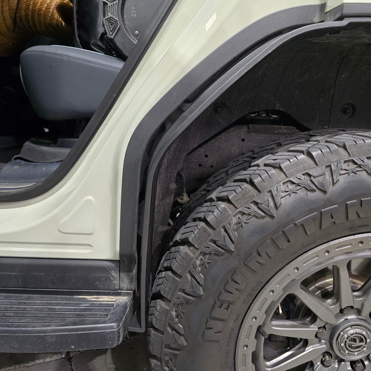 REAR DOOR MUD GUARDS – DENZA B5 (2026+)