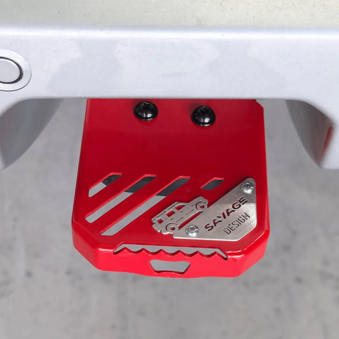 SAVAGE PHANTOM SERIES REAR BUMPER STEP PLATE – DENZA B5 (2026+)