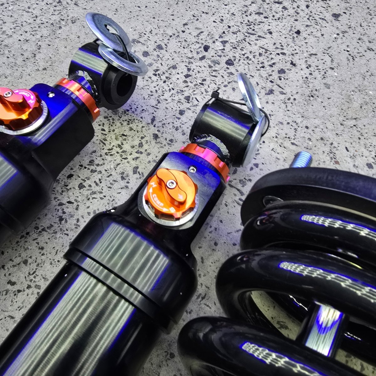 TANK 300 NITROGEN MONOTUBE SUSPENSION KIT image 4