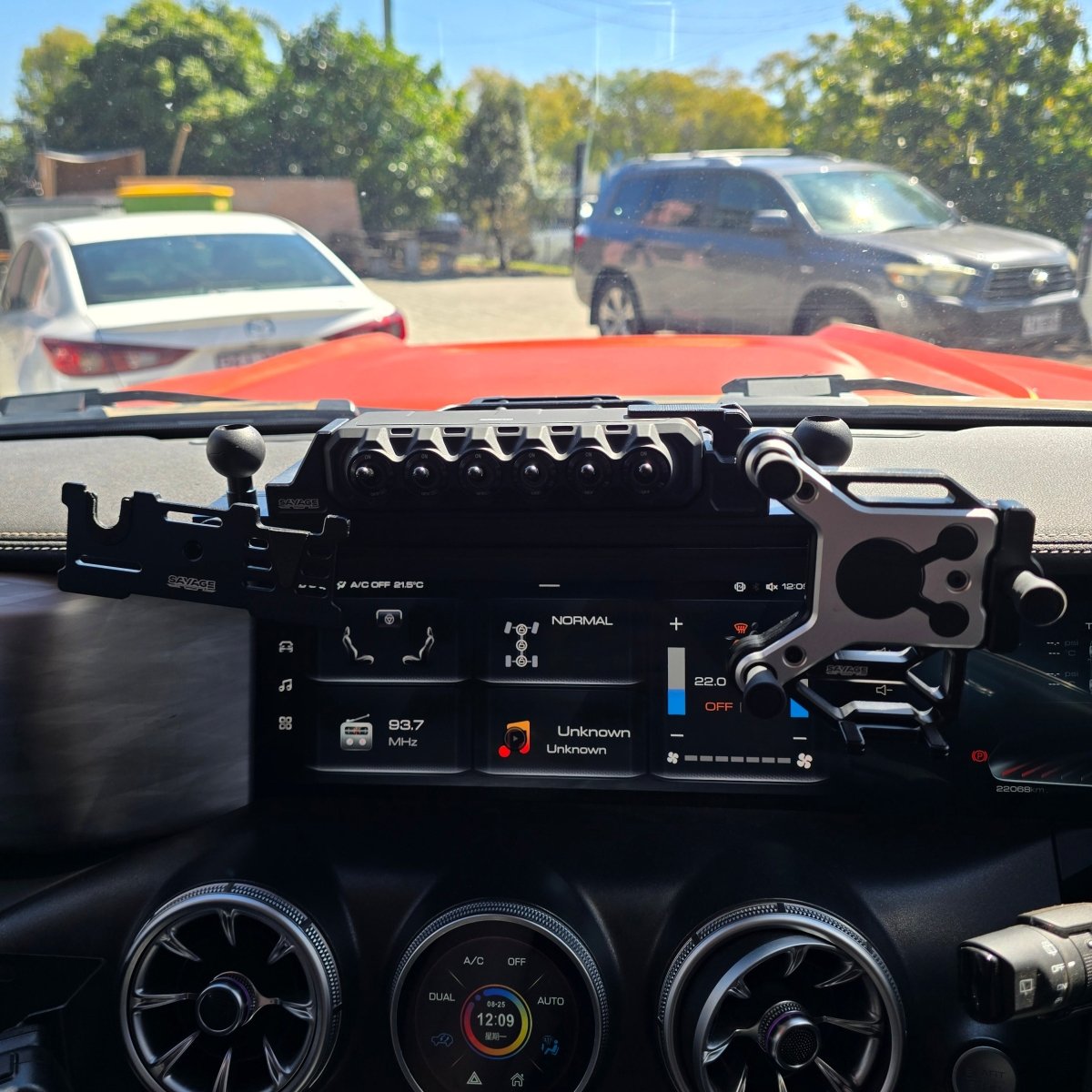 TANK 300 SAVAGE COMMAND CENTRE WITH 6 SWITCH WIRELESS CONTROLLER image 8