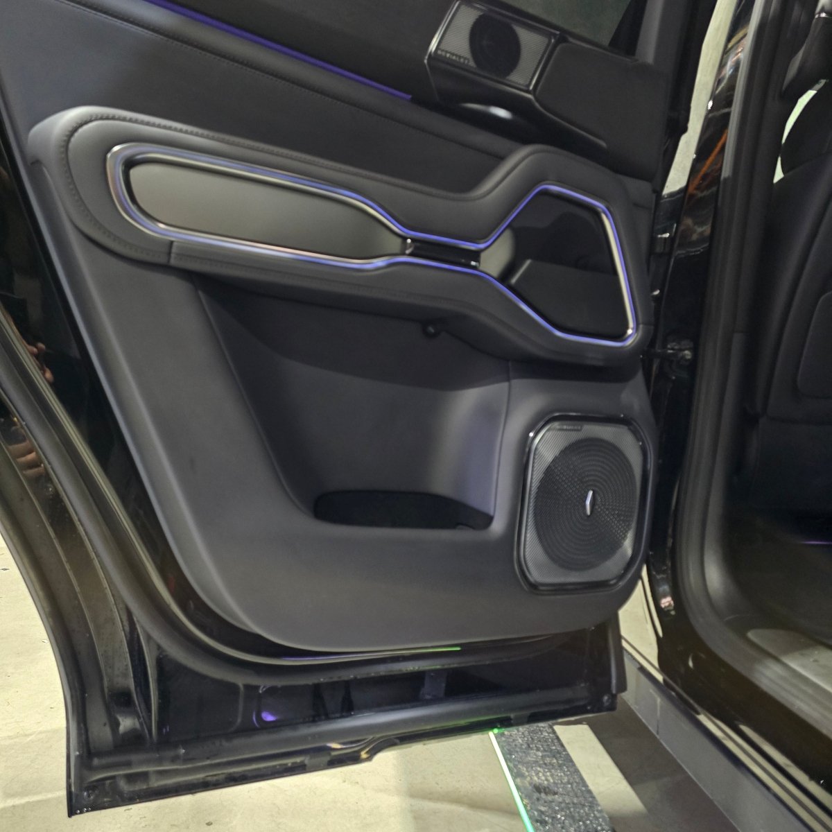 CARBON SERIES DOOR CARD SCUFF PROTECTORS – DENZA B8 (2026+)