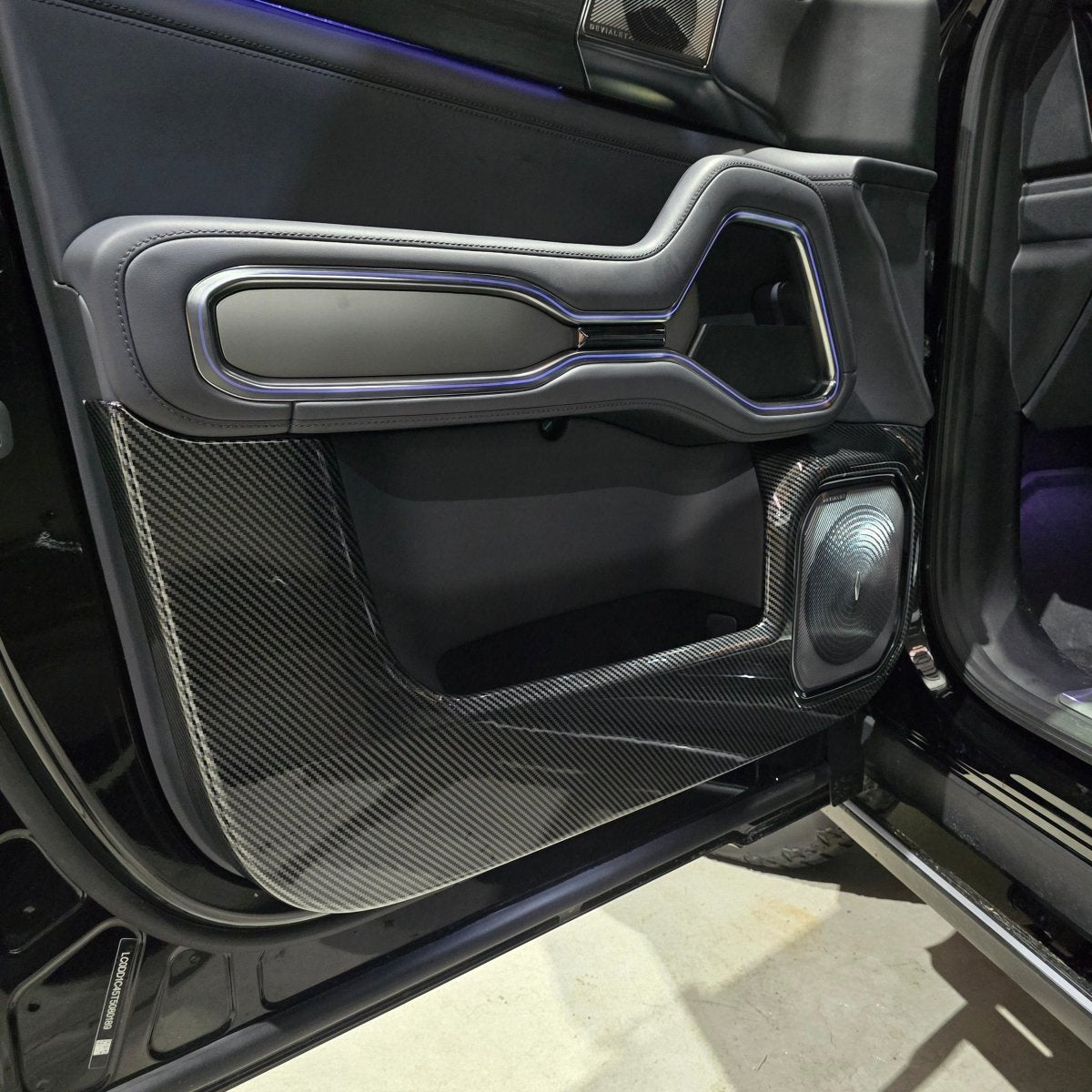 CARBON SERIES DOOR CARD SCUFF PROTECTORS – DENZA B8 (2026+)